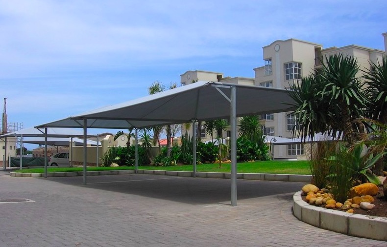 Installer tensioning shade netting on a new shadeport frame in Cape Town